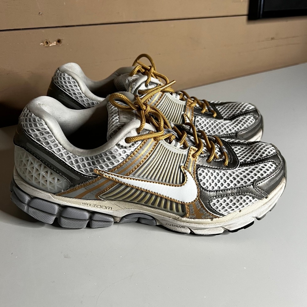 Nike Zoom Vomero 5 Photon Dust Metallic Gold Running Shoes HJ7247-099‎ Mens 9.5